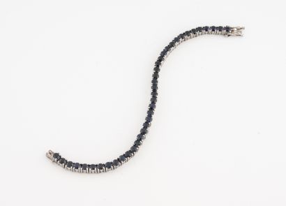 Bracelet ligne en argent (min. 800) orné...
