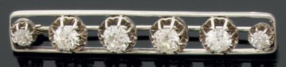 Broche-barrette en or gris sertie d'une chute...