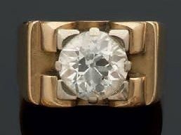 Bague en or jaune et or gris, de type chevalière,...