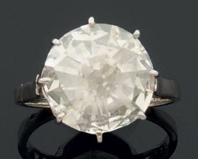 Bague en platine sertie d'un diamant laxe...