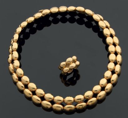 CHAUMET, Paris
Collier et bague en or jaune...