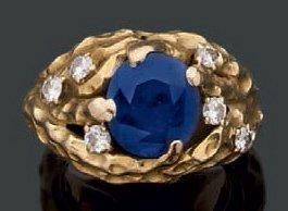 CHAUMET Paris
Bague en or jaune ornée d'un...