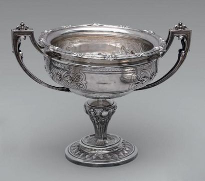Grande coupe circulaire en argent mouluré,...