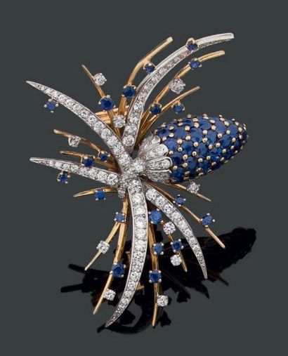 Belle broche clip en or et platine, stylisant...