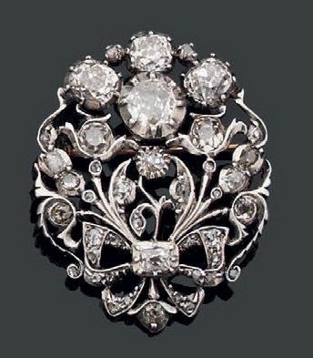 SANDOZ
Broche en argent ajouré, à décor de...