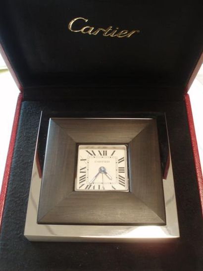 CARTIER
Pendulette de table carrée en acier...