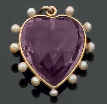 Pendentif en or jaune orné d'une améthyste...
