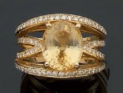Bague en or jaune ajouré, formée de quatre...