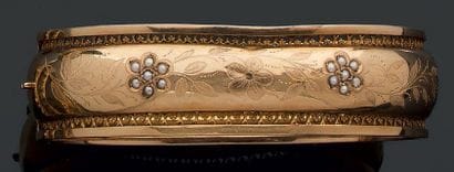Bracelet rigide demi-jonc, ouvrant, en or...
