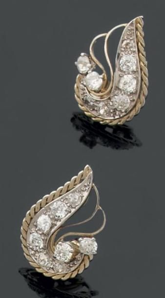 Paire de clips d'oreilles en or jaune et...