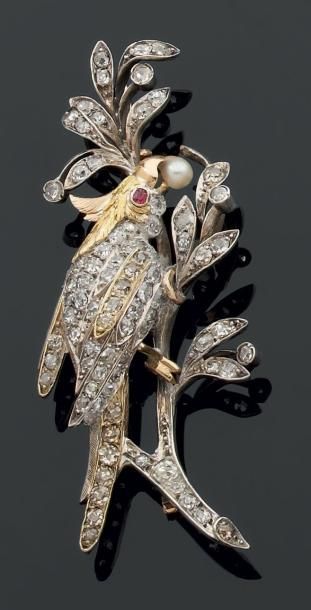 Broche en or jaune et argent à décor d'une...