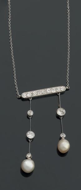 Collier négligé en or gris formé d'une chaîne...