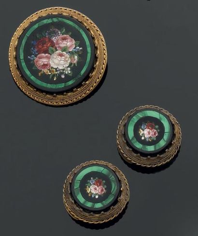 Broche et paire de boutons de corsage ronds...