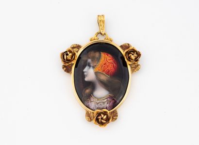 Pendentif or jaune (750) à décor de petites...