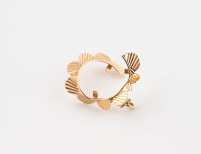 Pink gold (750) mounting debris.
Weight:...