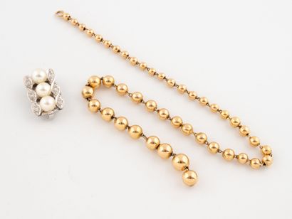 Scrap Marseille necklace made of yellow gold...