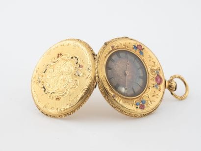 VAUCHER Frères
Large neckwatch in yellow...