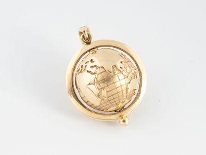 Breloque globe en or jaune (585).
Poids total...
