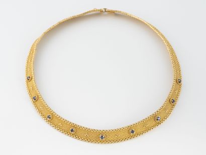 Collier ras de cou en or jaune (750) texturée...