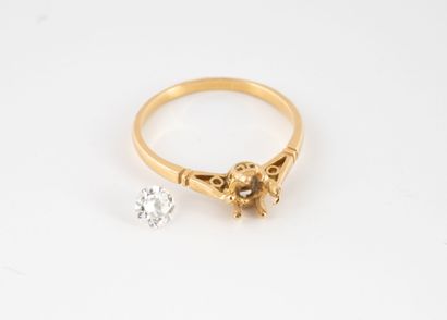 Bague solitaire en or jaune (750) ornée d'un...