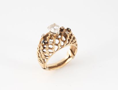Bague jonc ajourée d'un treillage de filins...