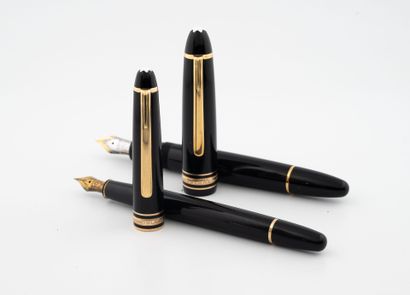 MONTBLANC
Deux stylos plumes résine noire.
Avec...