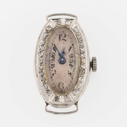Barrel-shaped ladies' watch case in platinum...
