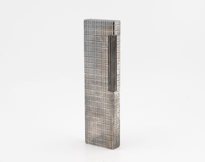 ST DUPONT
Silver-plated table lighter with...