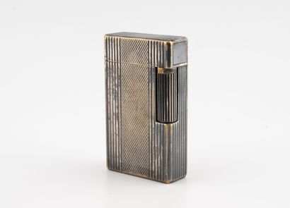 ST DUPONT
Briquet de poche en métal argenté...