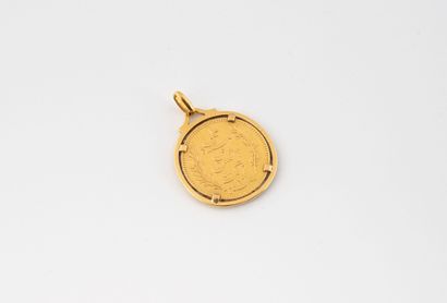 Yellow gold (750) curb chain holding a Tunisian...
