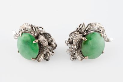 Pair of silver (min.800) earrings forming...