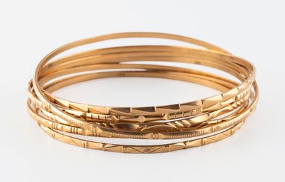 Bracelets joncs semainier en or rose (750)...