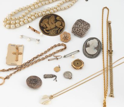 Lot of costume jewelry in metal and gilded...