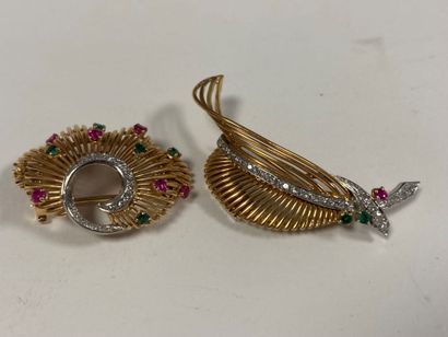 Broche fleur en or jaune (750) et platine...