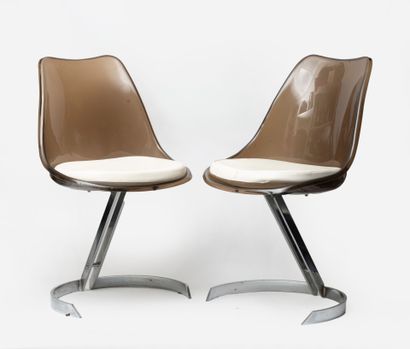 Paire de chaises, circa 1970.
A assise et...