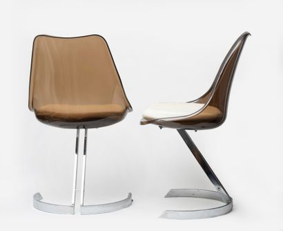 Paire de chaises, circa 1970.
A assise et...