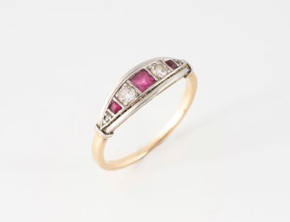 Yellow gold (750) and platinum (850) ring...