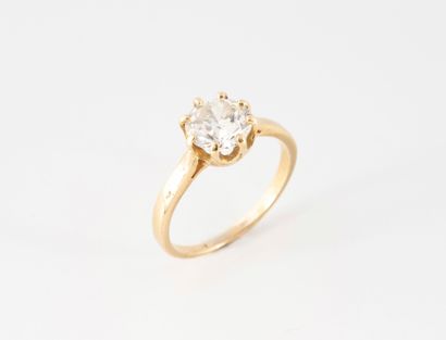 Solitaire ring in yellow gold (750) set with...