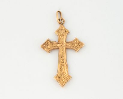 Cross pendant in yellow gold( 750) with chased...