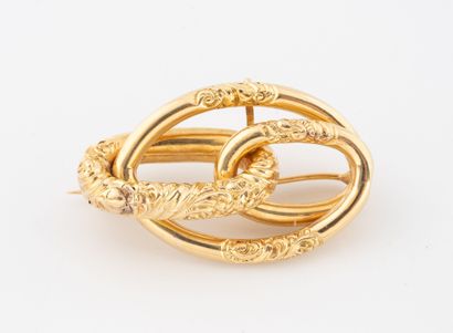 Large brooch in yellow gold (750) featuring...