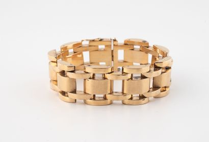 Tank bracelet in yellow gold (585) with articulated...