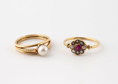 Two rings in yellow gold (750) :
- one in...