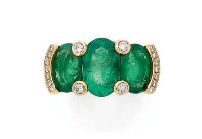 Importante bague en or jaune (750) ornée...