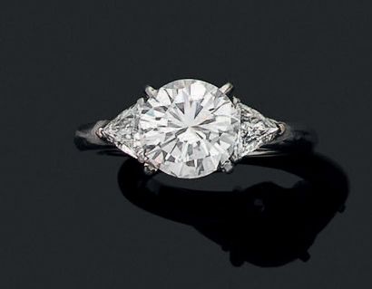 Monture CARTIER
Belle bague en or gris (750)...