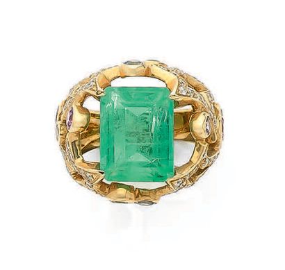 Importante bague en or jaune (750), la monture...