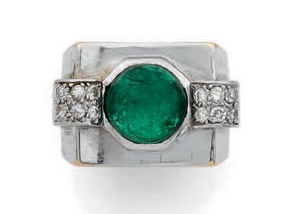 Bague chevalière façon Tank en or gris (750)...