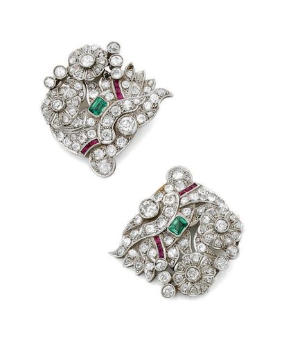 Paire de clips de revers pouvant former broche...