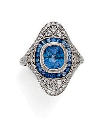 Bague marquise en or gris 750 millièmes,...