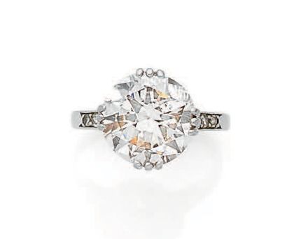 Bague en platine (950) ornée d'un diamant...