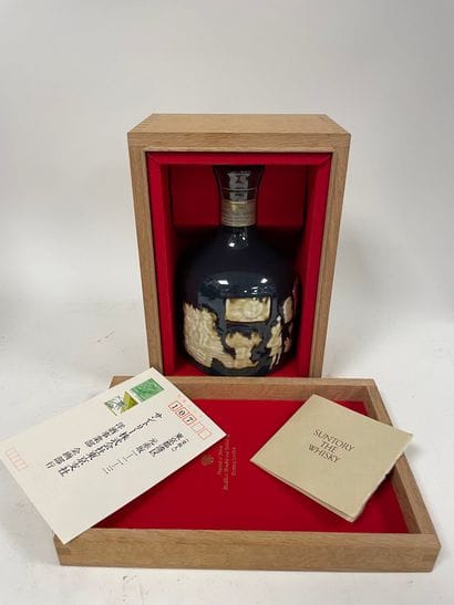 SUNTORY THE WHISKY
1 bouteille.
Flacon en...